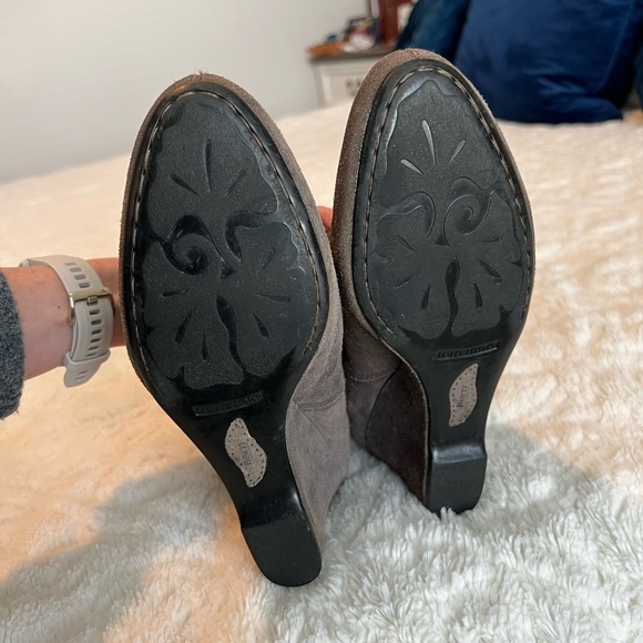 Born suede wedge booties Size 7.5 EUC - Picture 4 of 6